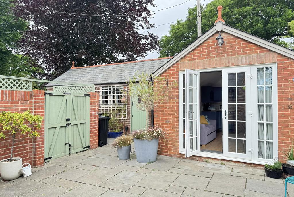 Meadowside Annexe Outside