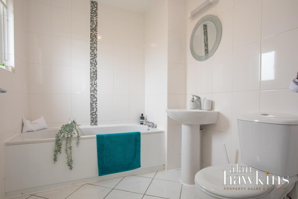 1st Floor Bathroom