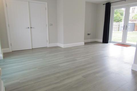 4 bedroom detached house to rent, Fourth Avenue, Frinton-on-Sea CO13