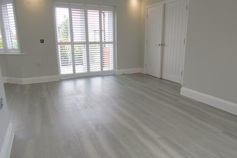 4 bedroom detached house to rent, Fourth Avenue, Frinton-on-Sea CO13