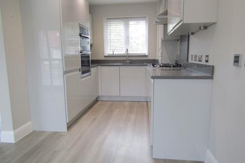 4 bedroom detached house to rent, Fourth Avenue, Frinton-on-Sea CO13