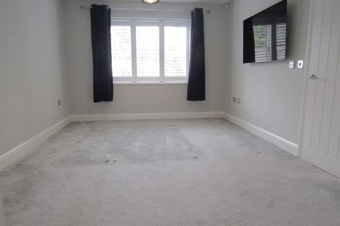 4 bedroom detached house to rent, Fourth Avenue, Frinton-on-Sea CO13