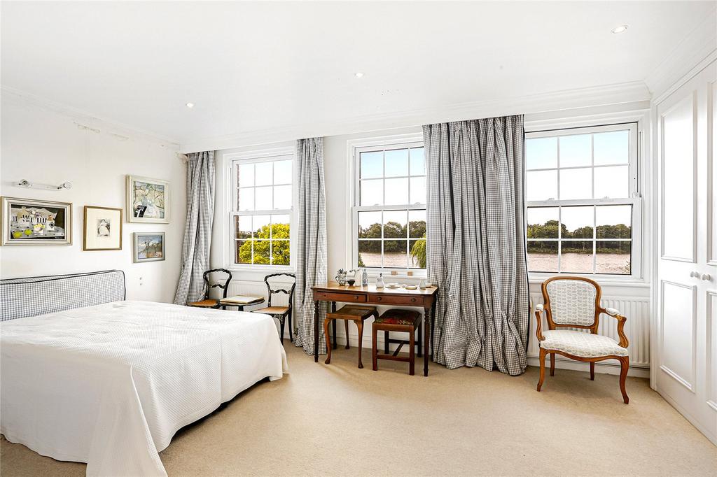 Principal bedroom