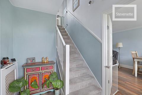 33 Beaconfield Road, Epping, CM16 5AR
