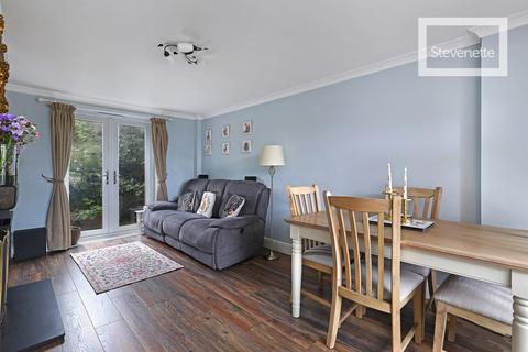 33 Beaconfield Road, Epping, CM16 5AR