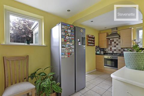 33 Beaconfield Road, Epping, CM16 5AR