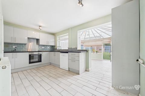 32 Greenacres Drive, Uttoxeter, ST14 7EB