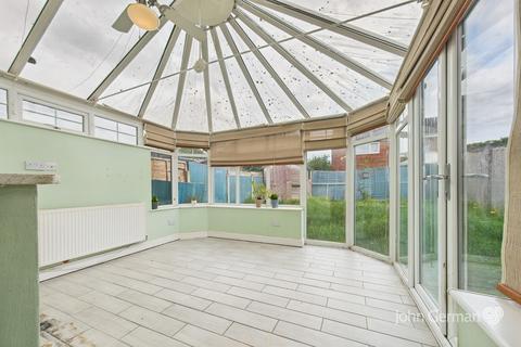 32 Greenacres Drive, Uttoxeter, ST14 7EB