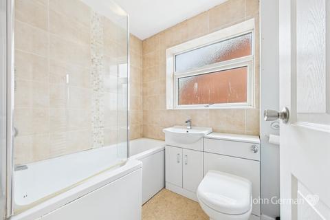 32 Greenacres Drive, Uttoxeter, ST14 7EB