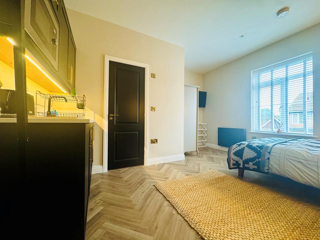 64 arthur st large rooma
