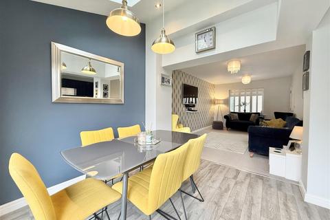 1 Ashmeads, Chelmsford, CM2 9FJ
