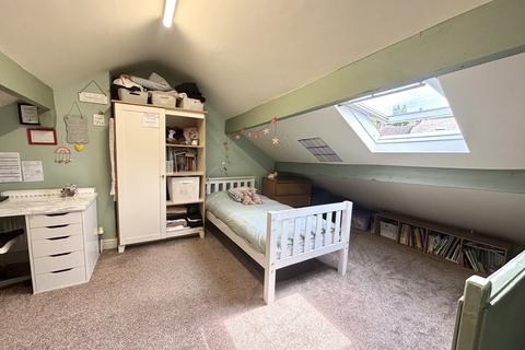 19 Windermere Road, Bradford, BD7 4RQ