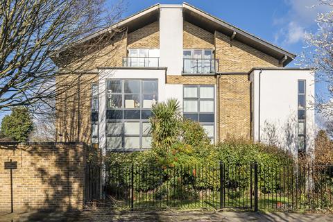 2 bedroom flat for sale, Meadowcourt Road, Blackheath, London, SE3