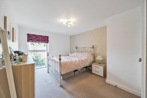 2 bedroom flat for sale, Meadowcourt Road, Blackheath, London, SE3