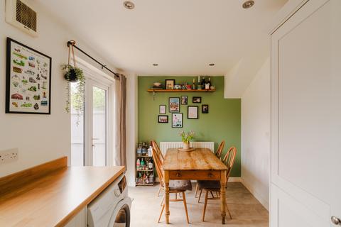 64 Bristol South End, Bristol, BS3 5BJ