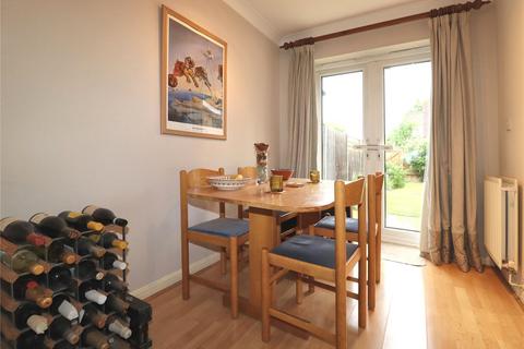 3 Robinson Close, Woking, GU22 8JN