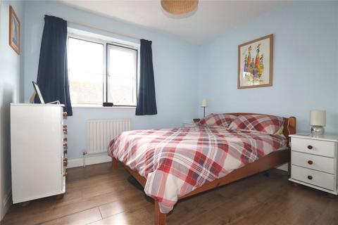 3 Robinson Close, Woking, GU22 8JN