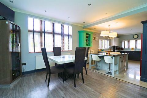4 bedroom detached house for sale, Woodlands Avenue, Walsall