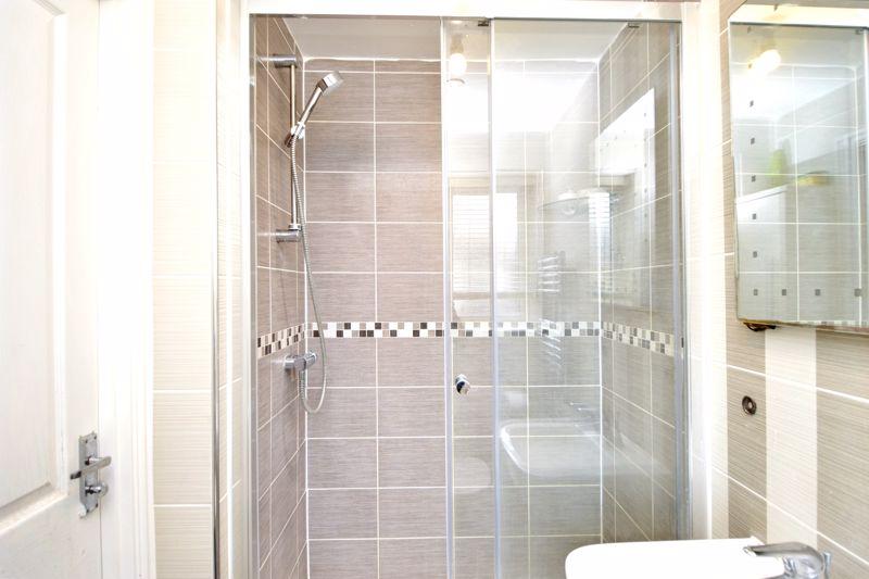 En suite shower...
