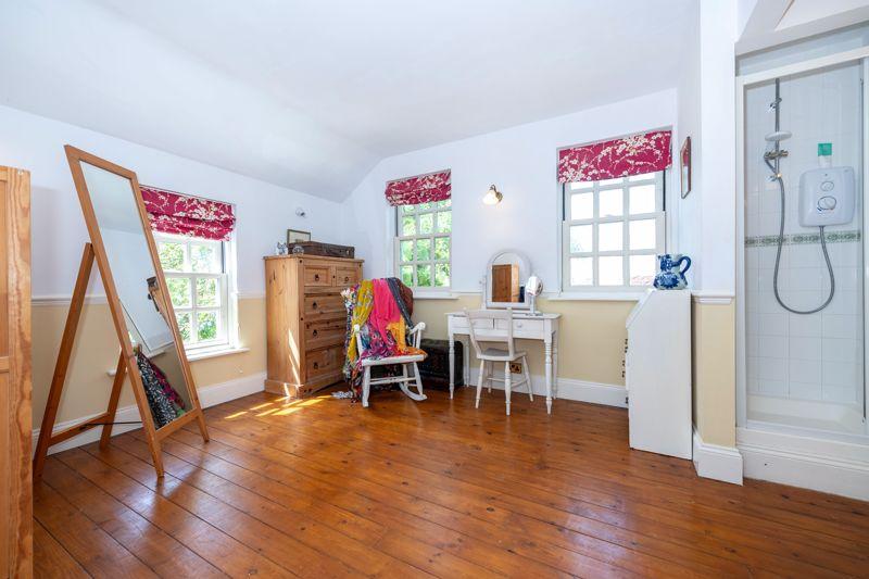 En-suite/dressing