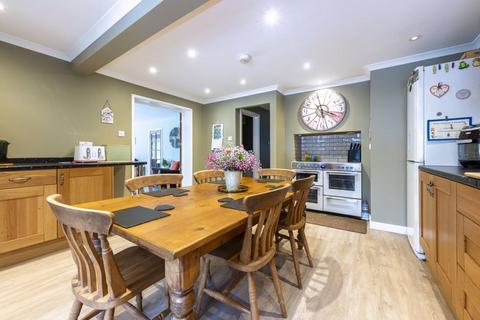 6 bedroom detached bungalow for sale, Eastbourne Road, Halland