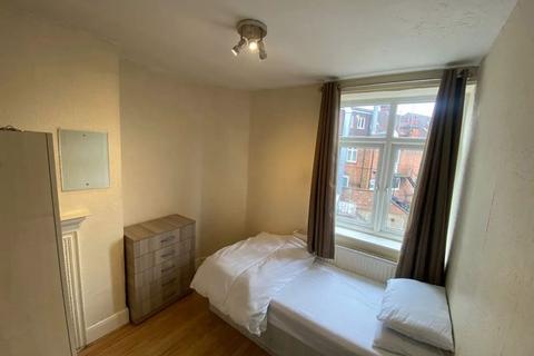1 bedroom in a flat share to rent, A specious double room to let, Hendon NW4
