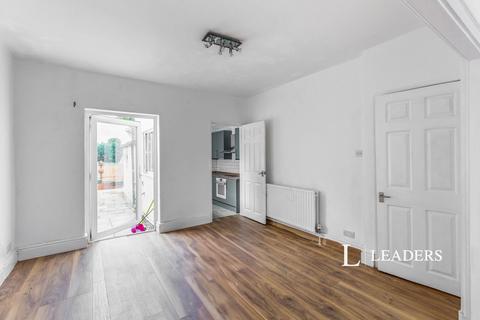 3 bedroom terraced house to rent, Spencer Road, Rushden, NN10 6AD