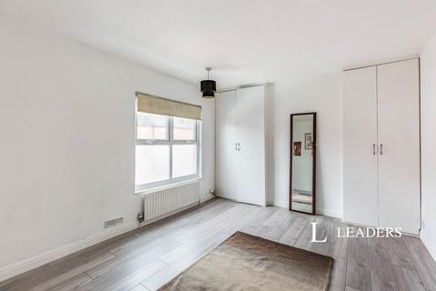 3 bedroom terraced house to rent, Spencer Road, Rushden, NN10 6AD