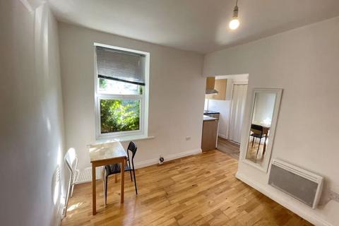 Studio to rent, One Bedroom flat to let in Crickelwood