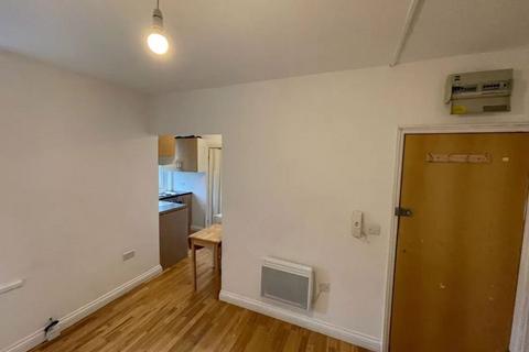 Studio to rent, One Bedroom flat to let in Crickelwood