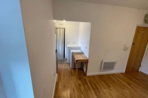 Studio to rent, One Bedroom flat to let in Crickelwood