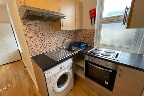 Studio to rent, One Bedroom flat to let in Crickelwood
