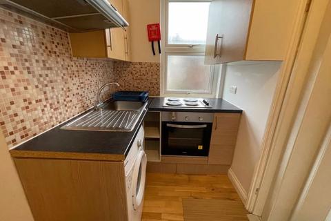 Studio to rent, One Bedroom flat to let in Crickelwood