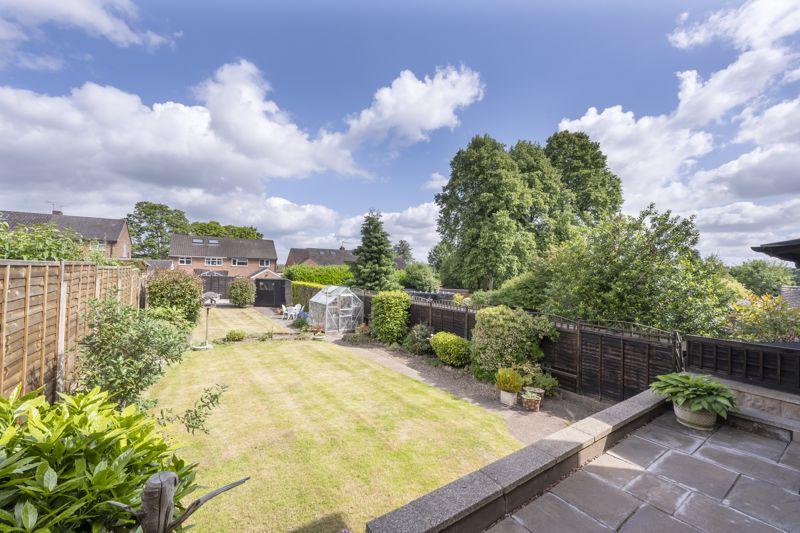 REAR GARDEN off...