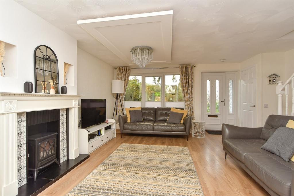 Lounge/ Dining Area