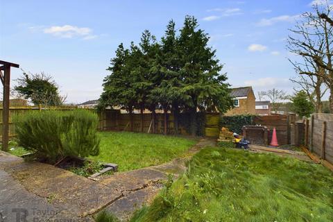 6 Blackcap Close, Crawley, RH11 8TW