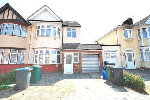 3 bedroom flat to rent, KATHLEEN AVENUE, WEMBLEY, MIDDLESEX, HA0 4JH