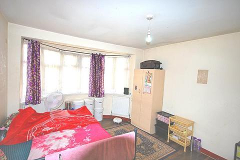 3 bedroom flat to rent, KATHLEEN AVENUE, WEMBLEY, MIDDLESEX, HA0 4JH