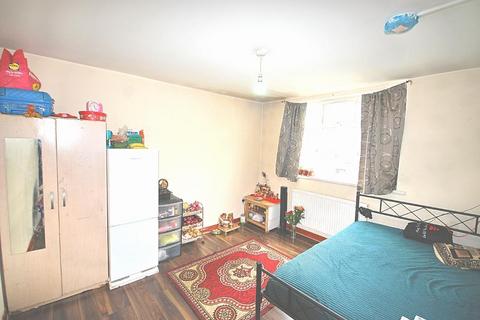 3 bedroom flat to rent, KATHLEEN AVENUE, WEMBLEY, MIDDLESEX, HA0 4JH