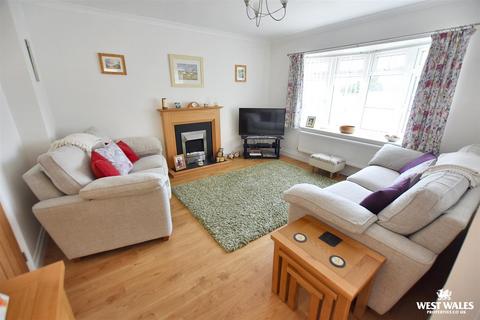 3 bedroom detached bungalow for sale, Tudor Close, Pembroke