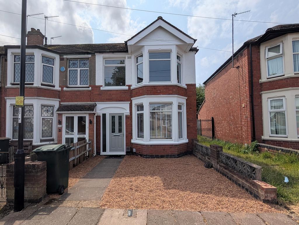 Stunning three-bedroom end-terrace property  - CV