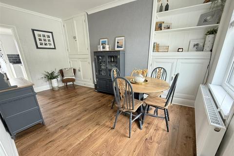 141 Carmarthen Road, Cross Hands, Llanelli, SA14 6TD