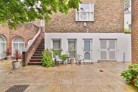 Studio for sale, Kinnerton Yard, London