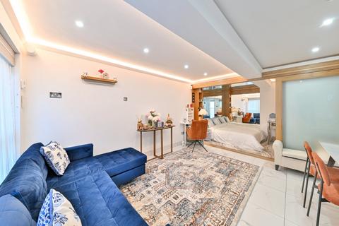 Studio for sale, Kinnerton Yard, London