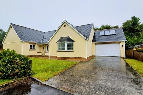 3 bedroom bungalow to rent, Crunwere Close, Llanteg, Narberth