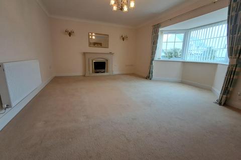 3 bedroom bungalow to rent, Crunwere Close, Llanteg, Narberth