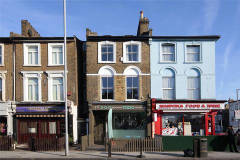 2 bedroom flat to rent, Trinity Road, London SW17