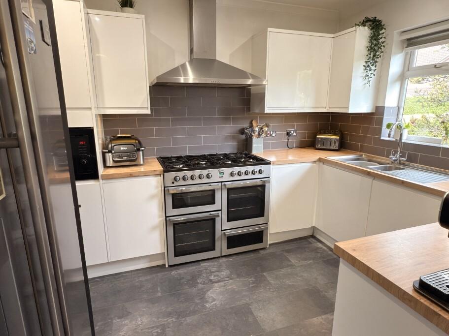 Kitchen Pic 1