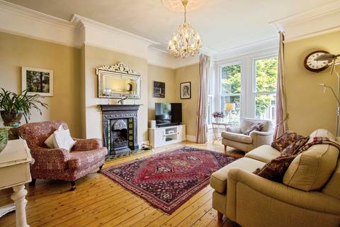 4 bedroom semi-detached house for sale, The Avenue, Leeds LS15