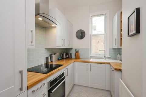 2 bedroom apartment for sale, Pelham Road, London SW19